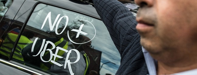 Agrupaciones de taxistas denuncian penalmente a choferes de Uber